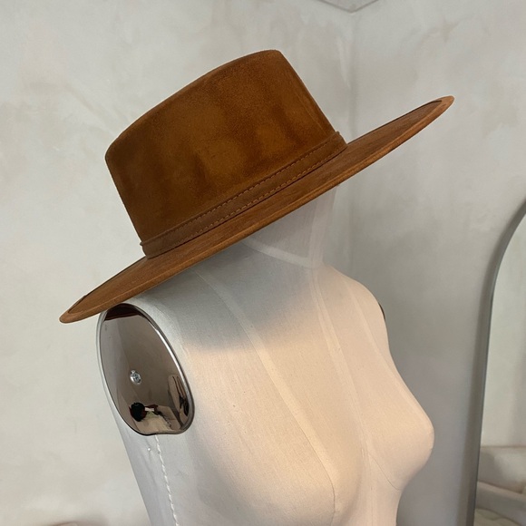 WARM CAMEL BROWN HAT PERFECT FOR FALL - Picture 4 of 6